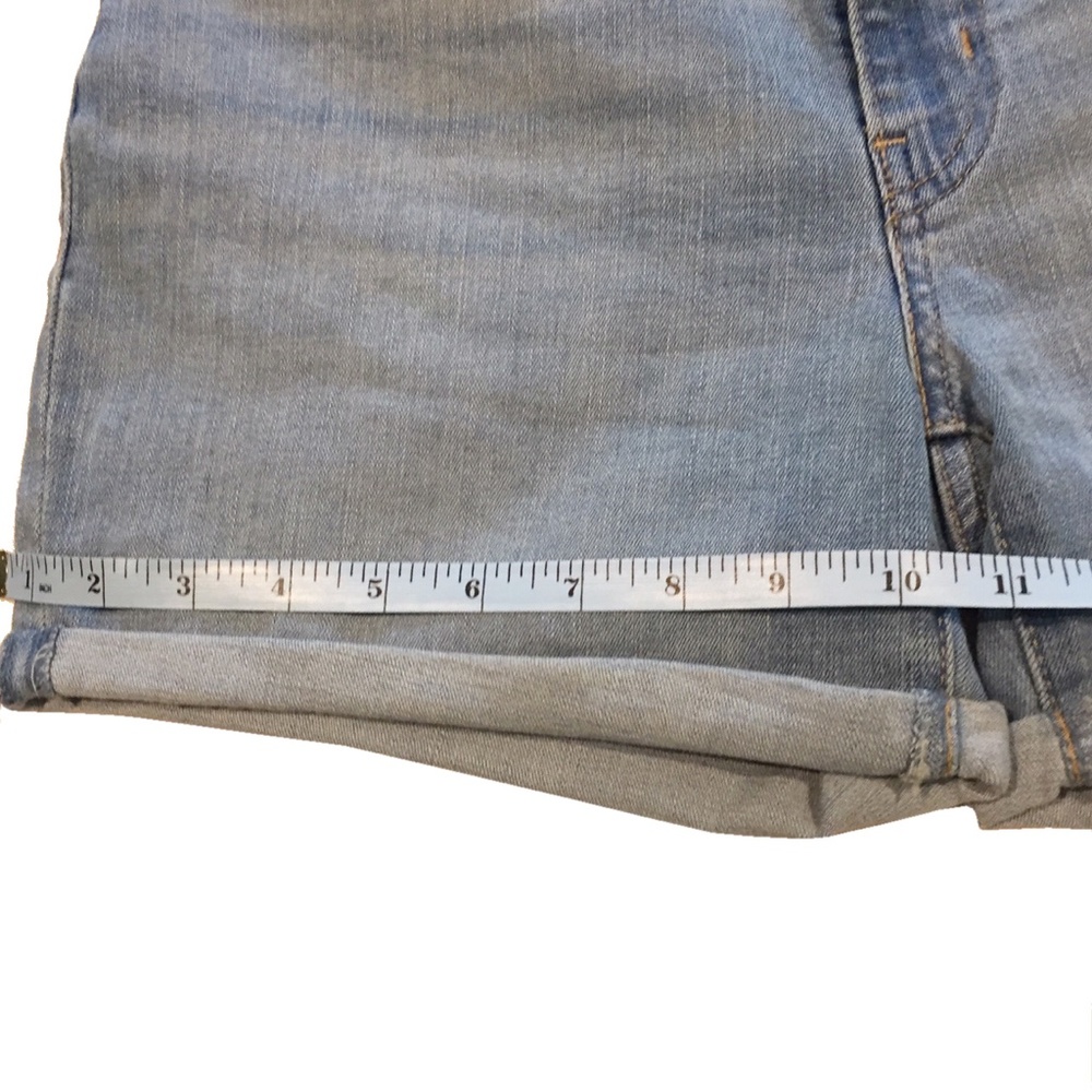 NWOT 🌺 Levi's Light Wash Mid Rise Shorts | 28 - Picture 8 of 12
